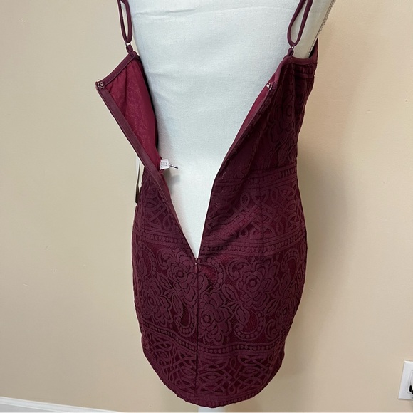 NWT TOBI Out For the Day Plunging Bodycon Mini Dress in Wine - Picture 11 of 16